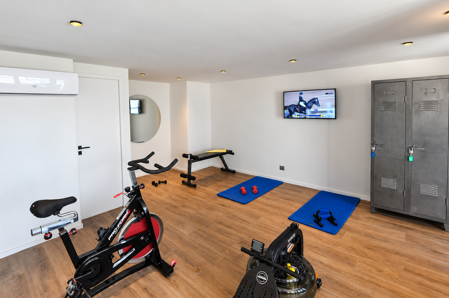 Salle de sport et espace massage partagés — Les Loges en Provence
